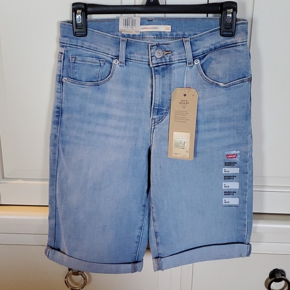levis bermuda